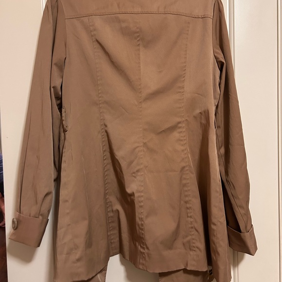 Bought in Paris 🫶🏽 Mid Thigh dark Tan Trench Coat 👜☕️🥐 French Gem! - Picture 7 of 11